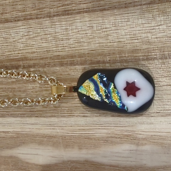 Artisan Handmade red Star of David glass pendant with dichroic glass - Picture 2 of 2